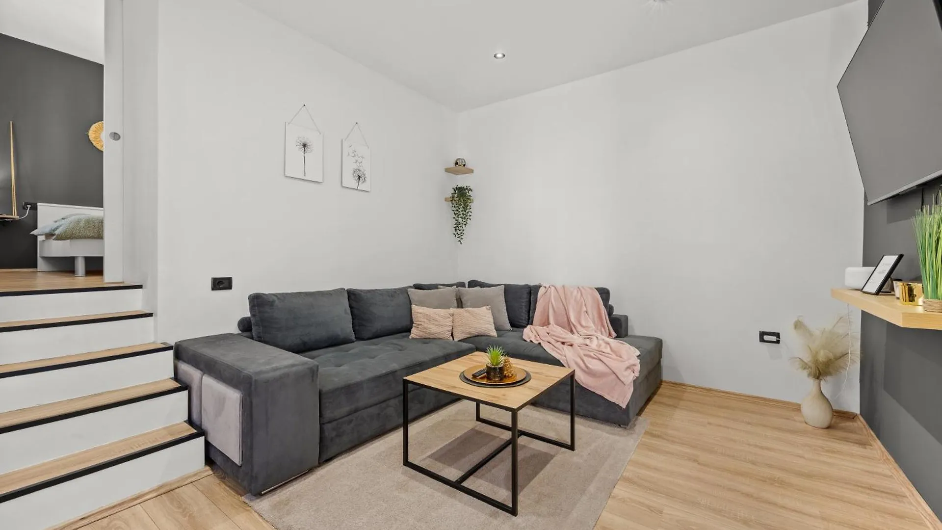 Apartment Rose بولا 0*,